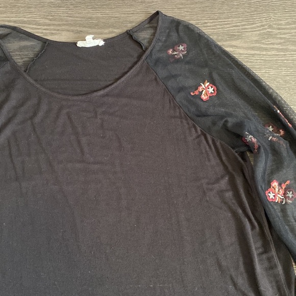 Maurice’s crewneck blouse. Long semi-sheer sleeves. Black. Size XXL. - Picture 9 of 16